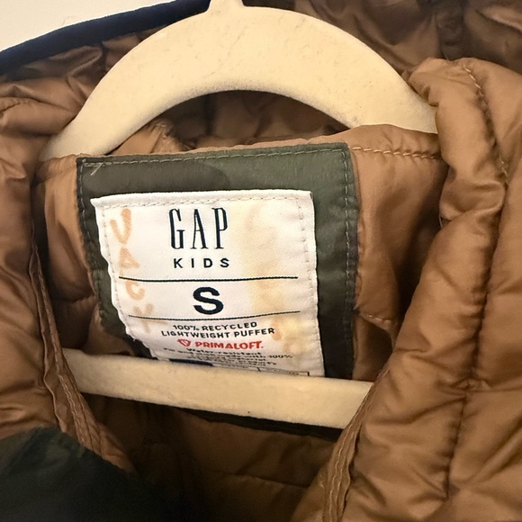 GAP Kids Green Camo Packable Jacket - Picture 2 of 3